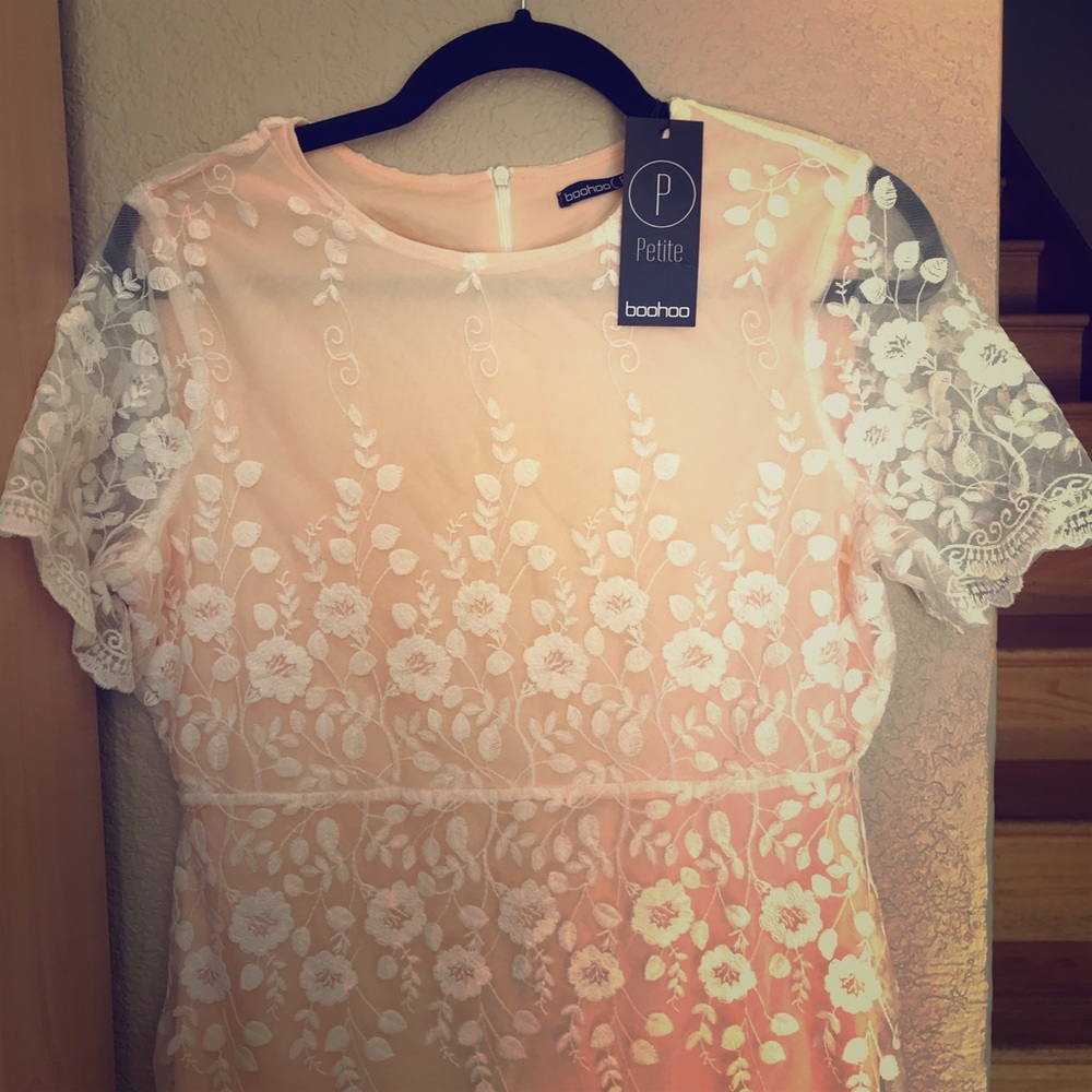 Long embroidered dress in petite size